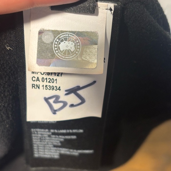 Canada Goose Standard Toque - Picture 4 of 6